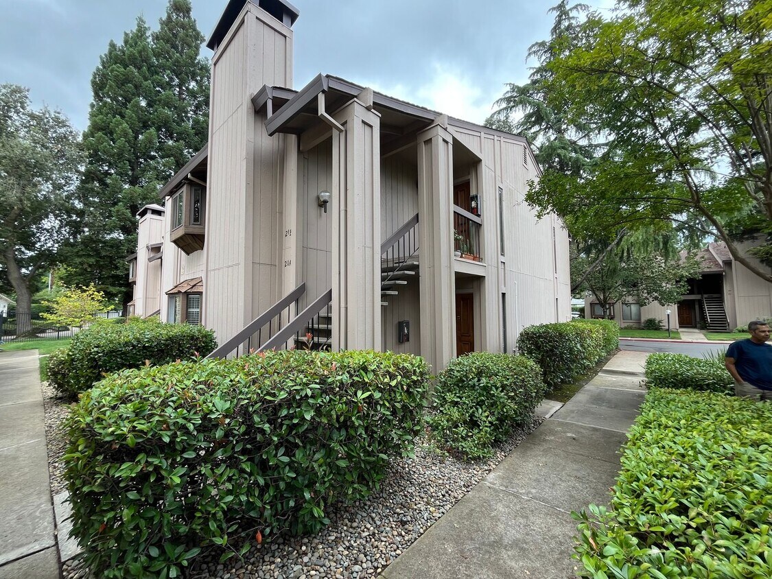 Foto principal - 2BR|2BA|994SF| - Ground Floor Condo, Nice ...