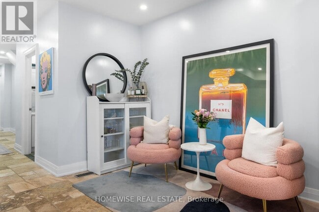 Photo du bâtiment - 236 Belgravia Ave