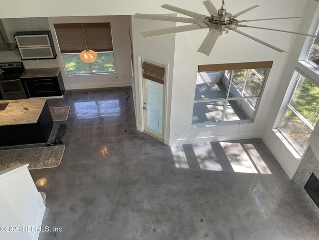 Building Photo - 3996 Richmond Park Dr E