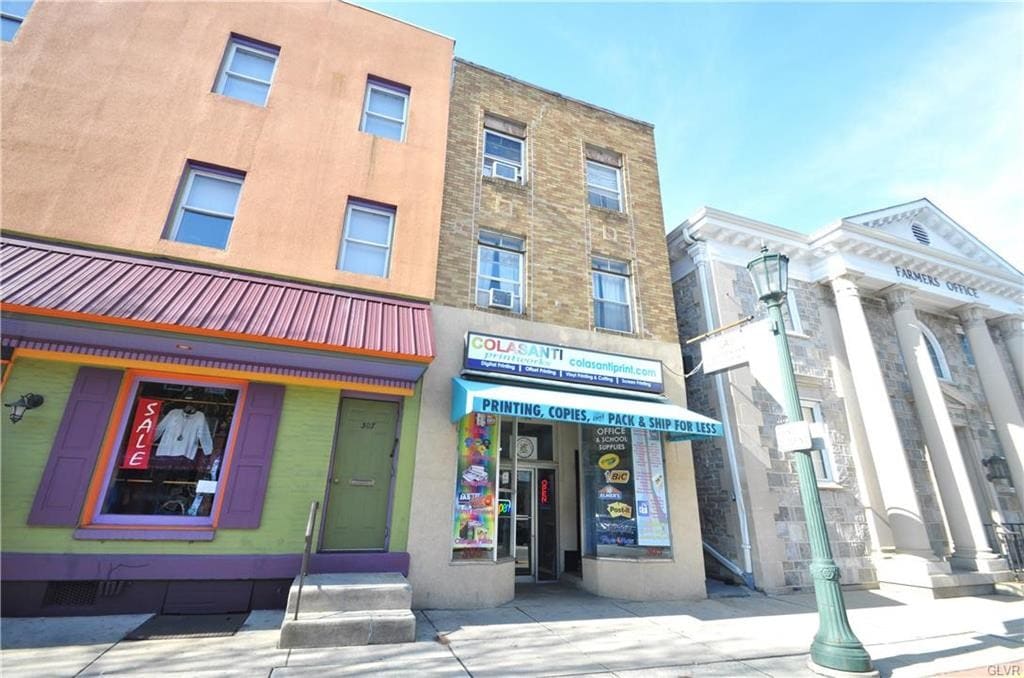 Primary Photo - 305 W Main St