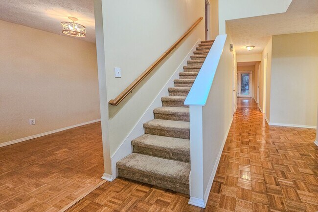 Foto del edificio - Knoxville 37934 - 3 bed 2.5 bath Condo - Contact Ryan Fogarty 865-333-4840