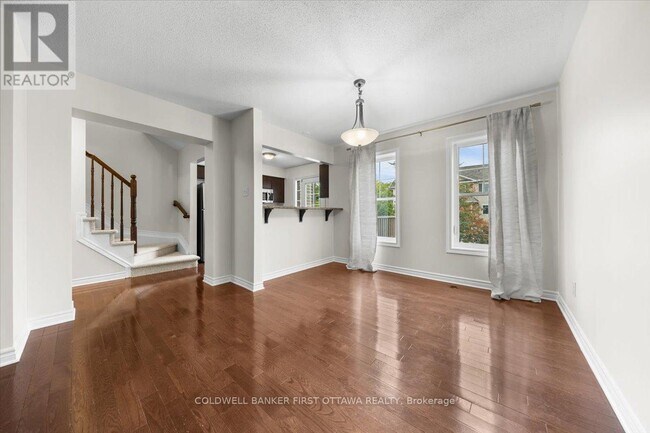 Building Photo - 121 Par-La-Ville Cir