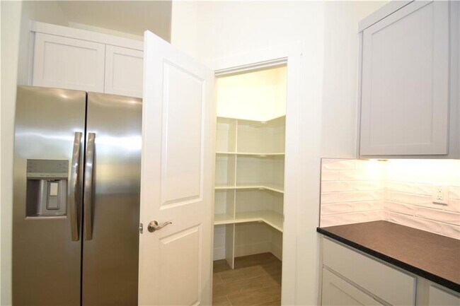 Foto del edificio - 401 Amethyst Rd