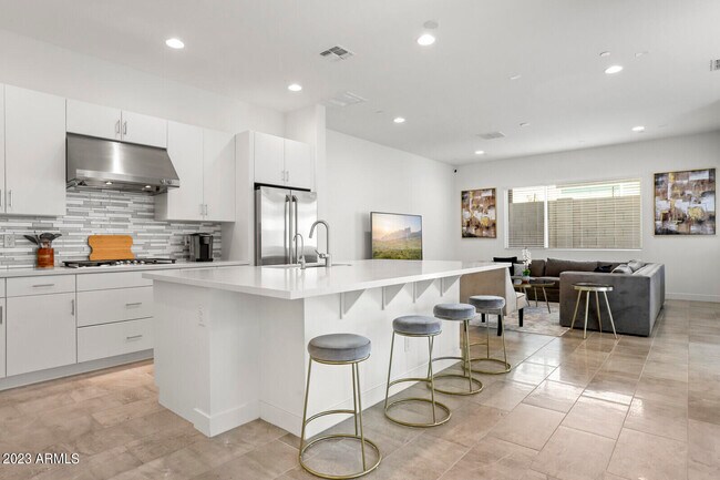 Building Photo - 6888 E Lyra Dr