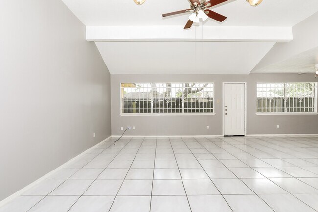 Foto del edificio - 14110 Magnolia Springs Dr