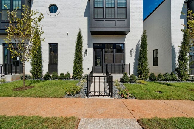 Foto del edificio - Townhome 2 bed 2.5 bath "The White Workroom" in The Heart of Selah