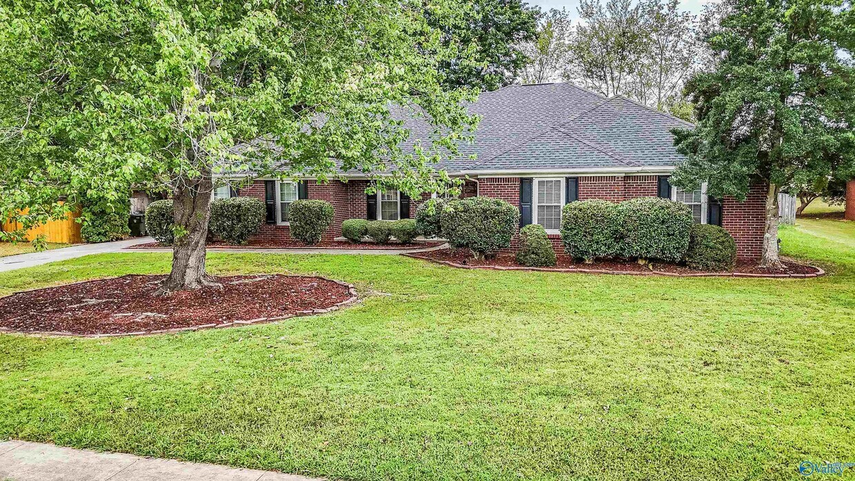 Foto principal - 139 Clubhouse Ln