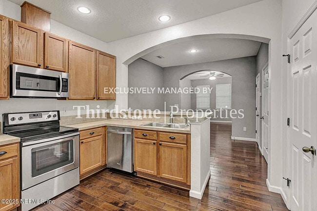 Building Photo - 13039 Sunset Lake Dr