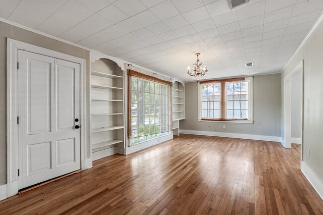 Building Photo - 1615 Marshall Dr