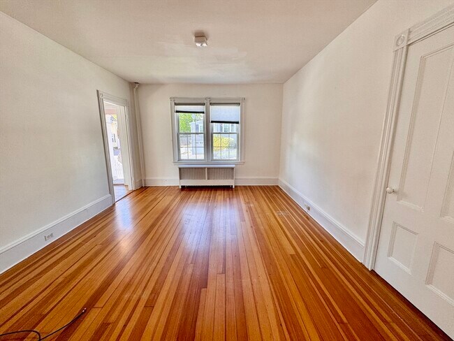 Foto del edificio - 163-163 Bates Ave