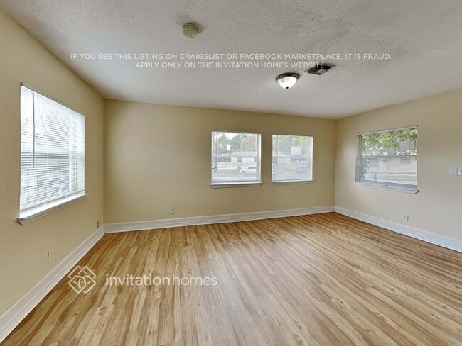 Building Photo - 2450 NW 30th Way