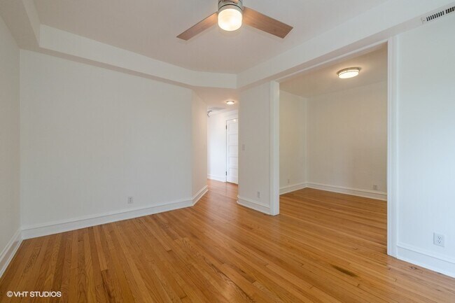Building Photo - 4000 N Hermitage Ave