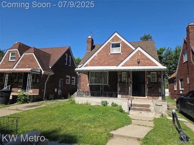 Building Photo - 8595 Cloverlawn Ave
