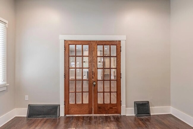 Building Photo - 304 N 43rd St