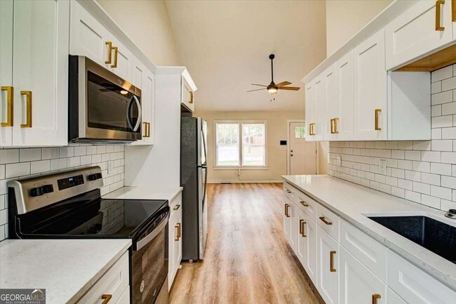 Building Photo - 210 Bryan St