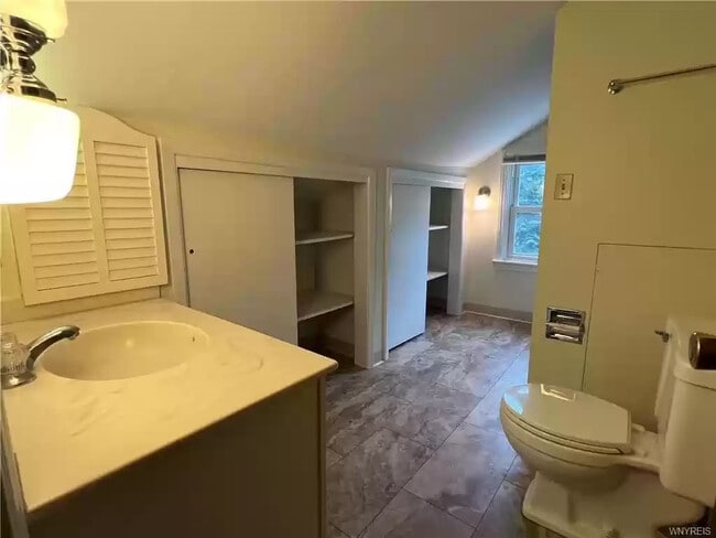 Full bathroom with plenty of storage - 4056 Park Ave