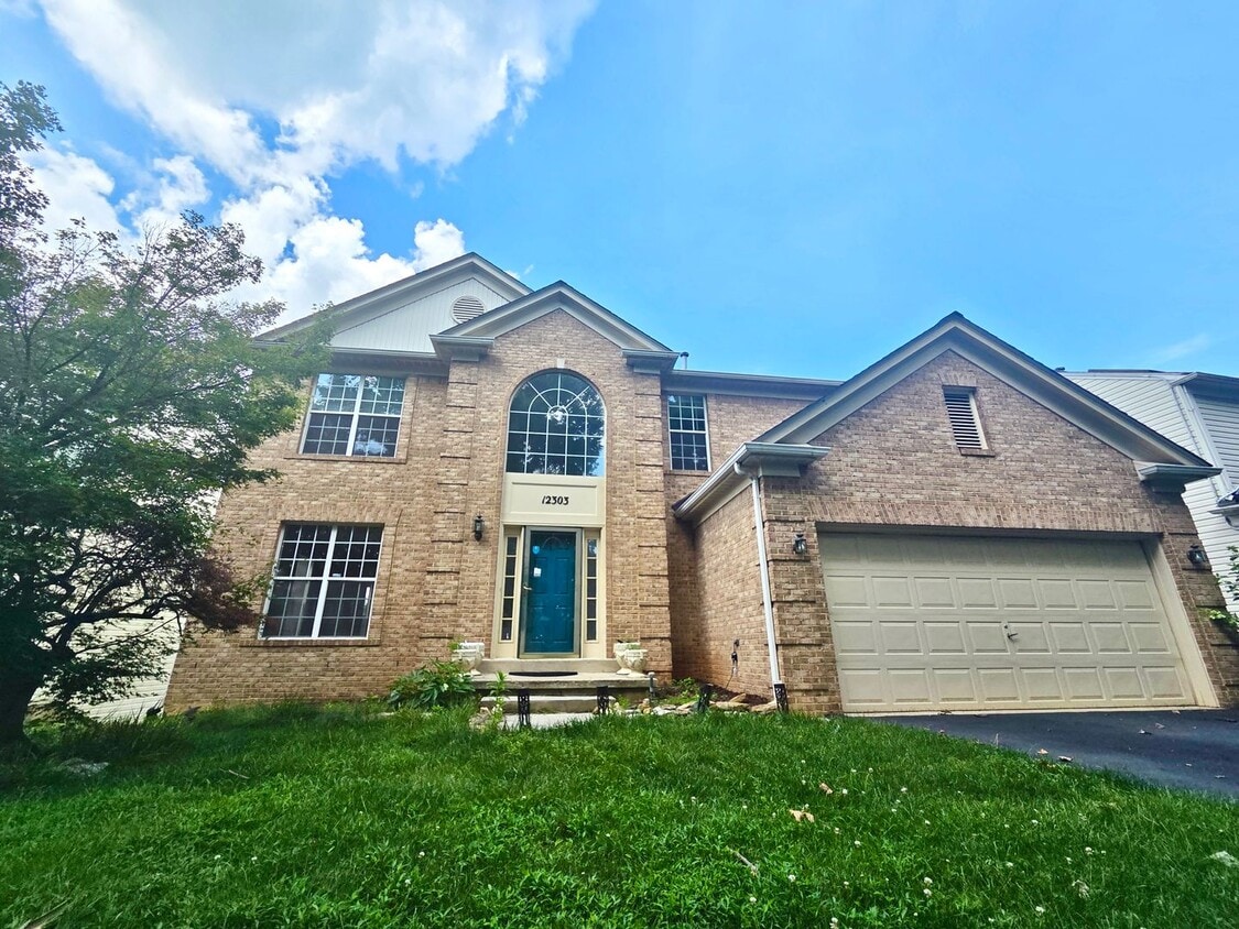 Primary Photo - Beautiful 4 BR/3.5 BA Single-Family Home i...