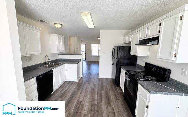 Foto del edificio - 7795 Fallstone Rd