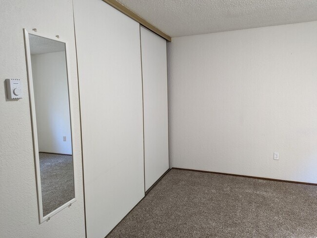 Armario del dormitorio - 8728 Phinney Ave N