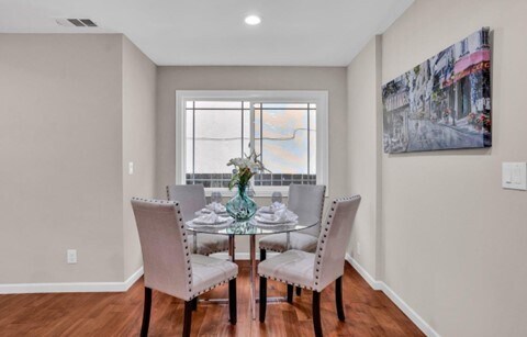 Foto del edificio - 284 Goldenrain Ave