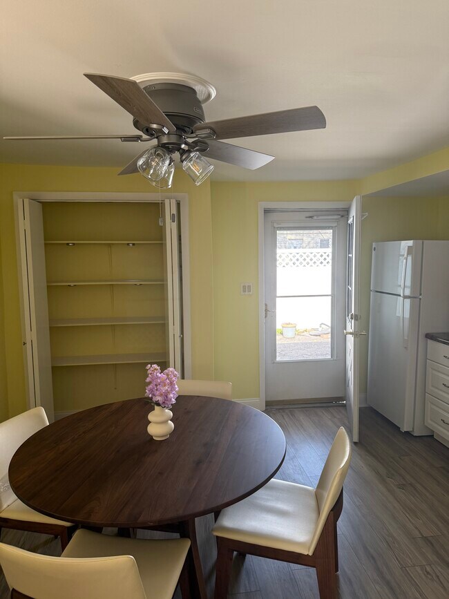 Foto del edificio - 6505 W 83rd St