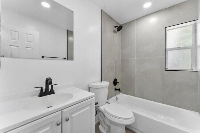 Foto del edificio - 747 NW 1st Ter