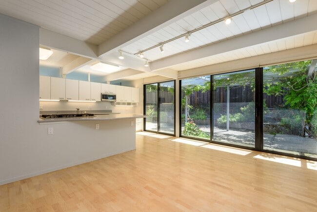 Building Photo - San Mateo Highlands Eichler Mid-Century 3/...