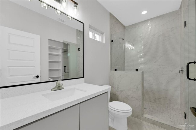 Foto del edificio - 905 W 8th St