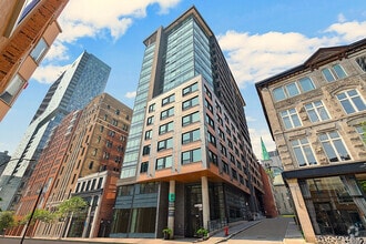 Building Photo - 1090 Rue de Bleury