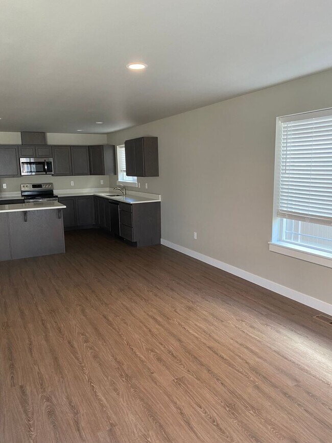 Building Photo - Beautiful 3 bed/2 bath home