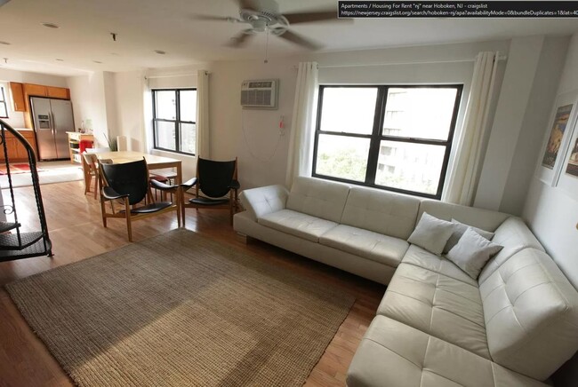 Building Photo - 4905 Park Ave