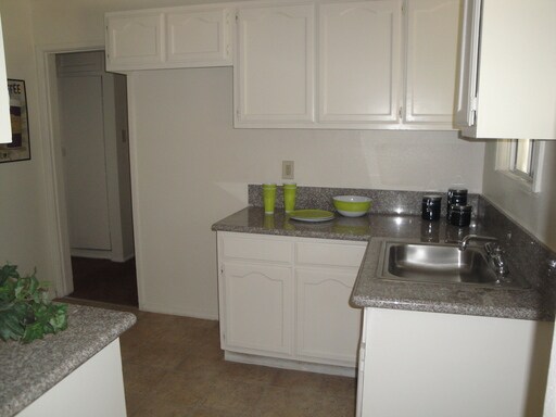 Building Photo - 2430 Gerhart Ave