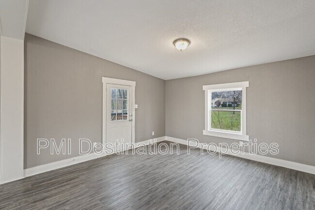Foto del edificio - 7049 SW Hwy F