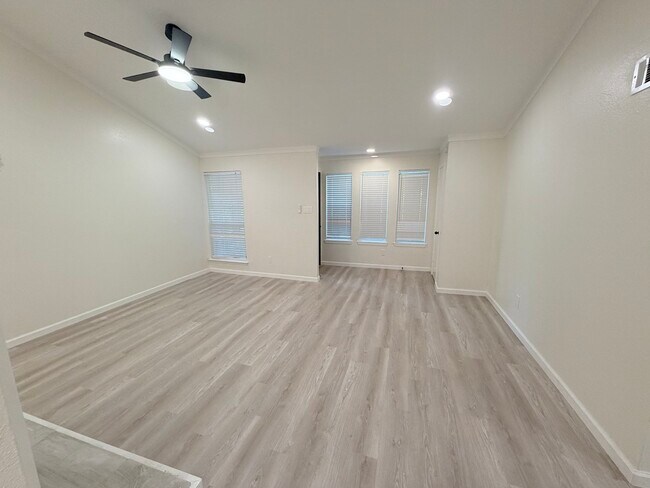 Building Photo - 9506 Wellsworth Dr