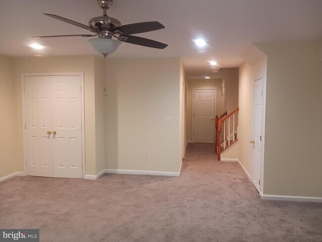 Foto del edificio - 205 Hillside Ct