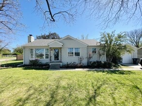 Building Photo - 4948 E 22nd St