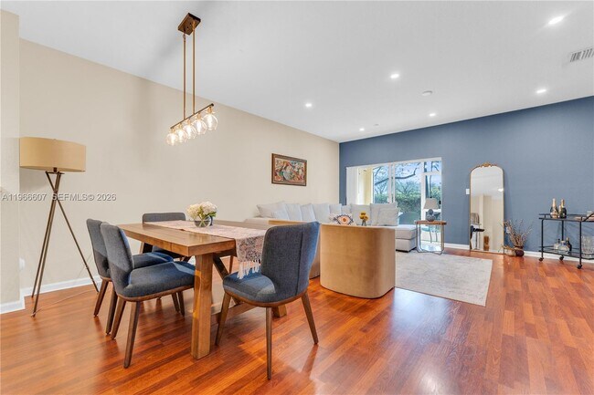 Foto del edificio - 8844 S Isles Cir