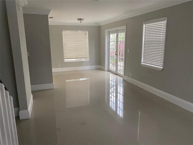 Foto del edificio - 6801 Bayfront Cir