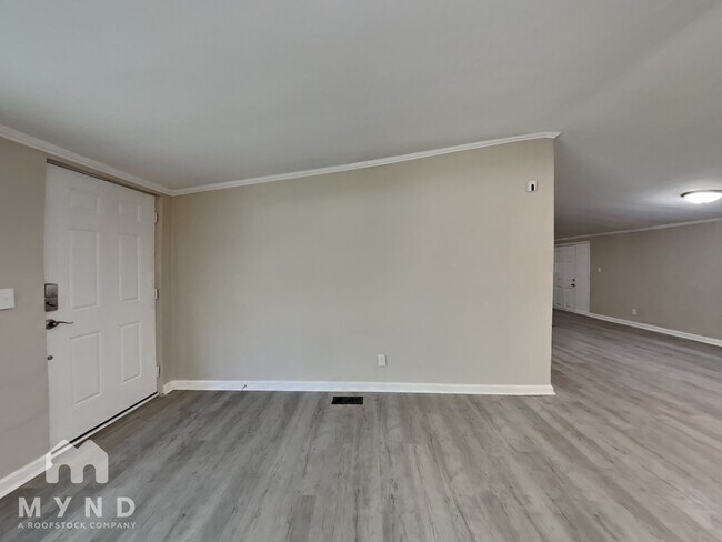 Building Photo - 3904 Ireland Dr