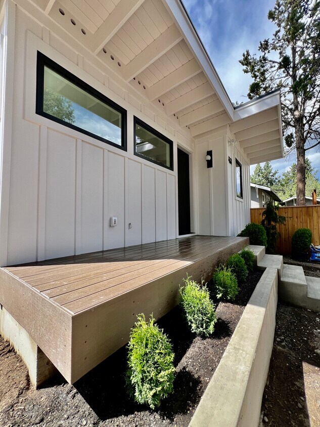 Foto principal - 1501 NW Newport Ave