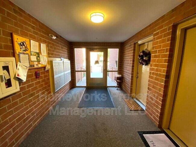 Foto del edificio - 3800 Meghan Dr