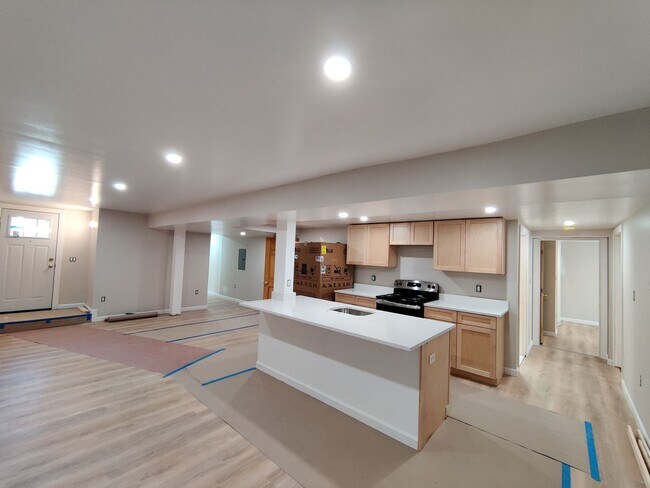 Foto del edificio - Brand New Unit in Brookline. Coolidge Corner Area. Heat, Hot Water Included. Laundry, Parking. Pr...