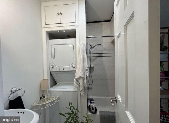 Foto del edificio - 2129 Spring Garden St