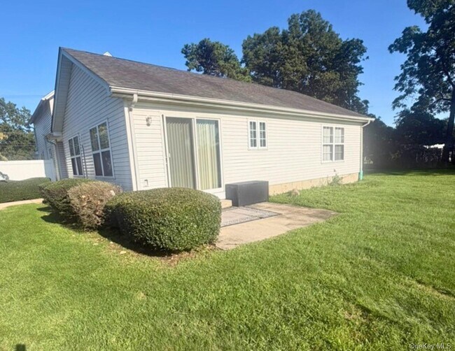 Building Photo - 198 Moriches Rd