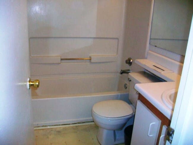 Building Photo - 102 Calhoun St