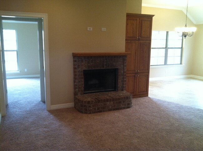 Foto del edificio - DOGWOOD SOUTH-GATED COMMUNITY-NICE HOME-CLOSE TO BAFB