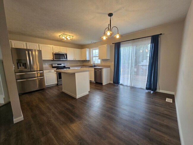 Foto del edificio - Spacious 4 Bedroom Duplex in North Normal with Pool Access