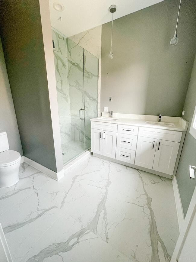 Building Photo - 1723 W North Ave