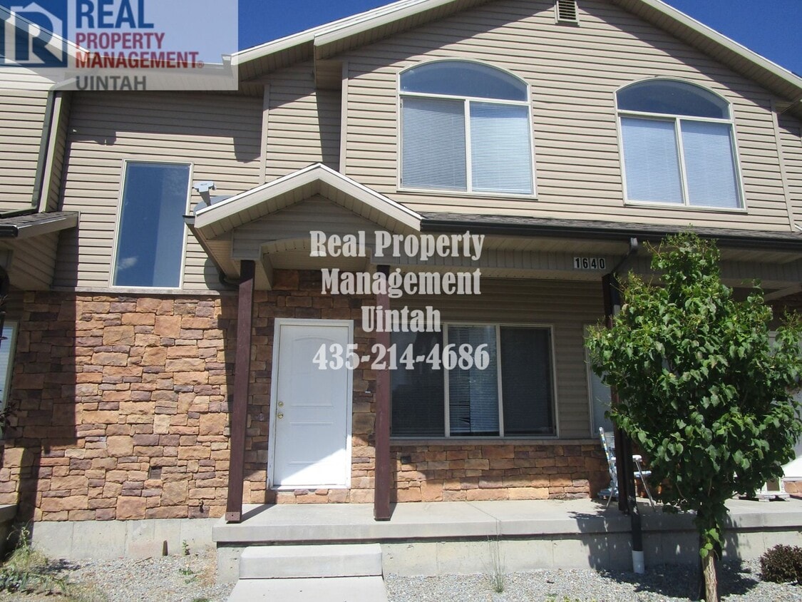 3 bedroom 1.5 bath Town home - 3 bedroom 1.5  bath Town home