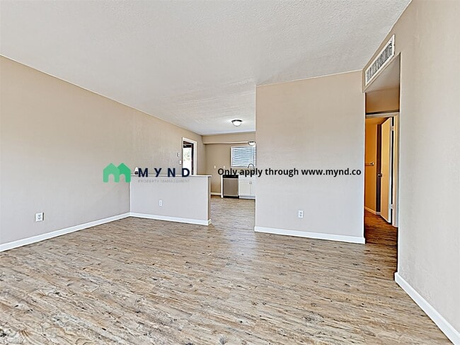 Building Photo - 3 br, 1 bath Apartment - 8048 W Clayton Dr